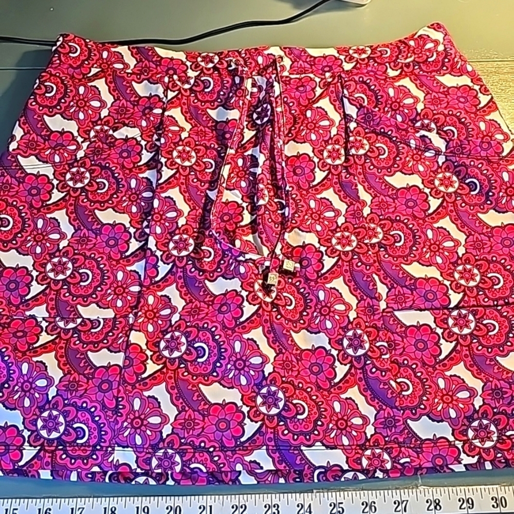 Anne Klein skort size medium. Pink purple design. Tie at waist stretch